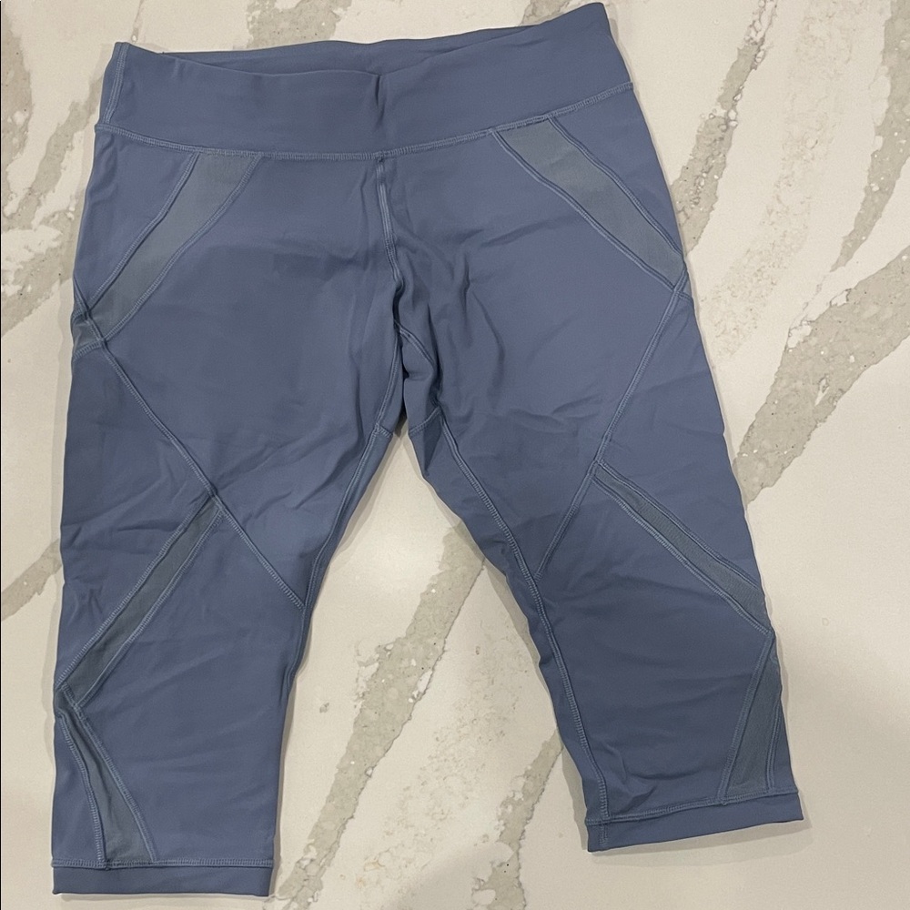 lululemon athletica luxstream cool to street Blue Capris size 8